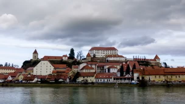 Slovenya'daki en eski şehir Ptuj, Slovenya, panoramik çekim — Stok video