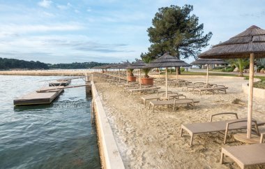 Beach plaj sandalyeleri plaj sabah ışık ile