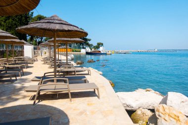Beach plaj sandalyeleri plaj sabah ışık ile