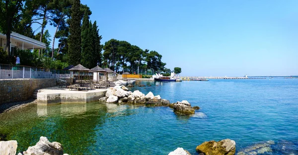 Adriai tengerparton Földközi-tengeri üdülőhely — Stock Fotó