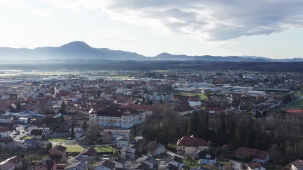 Slovenska Bistrica, Словенія з повітря, старе місто з історичним замком і середньовічними будівлями — стокове відео