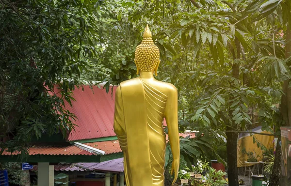 Gouden Boeddhabeeld stand — Stockfoto