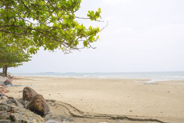 deniz mavi gökyüzü arka plan Tayland ile.