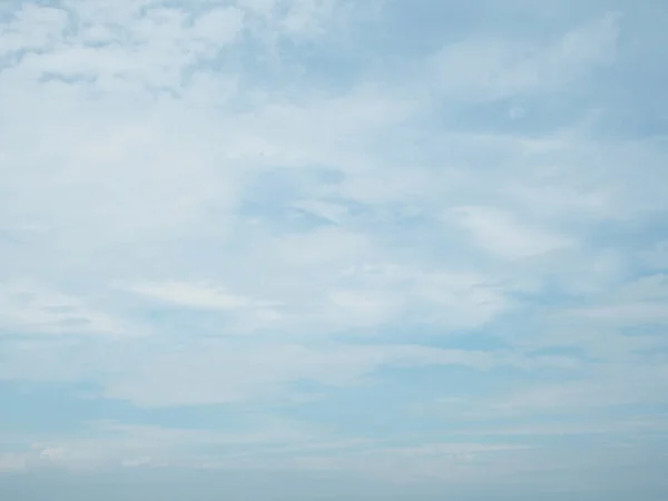 雲青い空の背景. — ストック写真