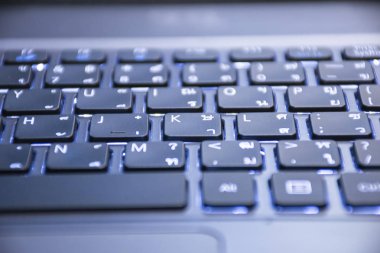 Laptop klavye kapatın. 