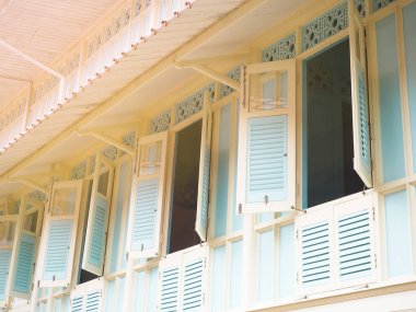 pencere ve süs vintage konut yapı içinde,