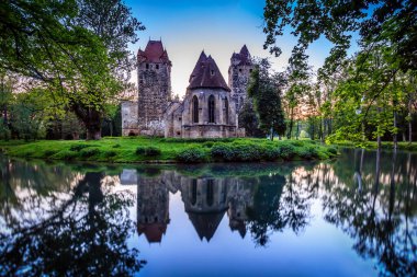 Pottendorf Şatosu harabeleri