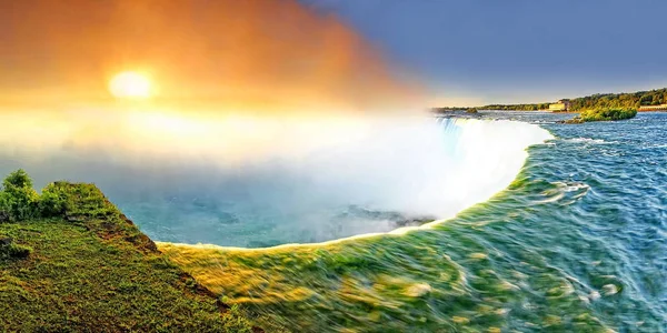 Niagara Şelalesinde Gün Doğumu