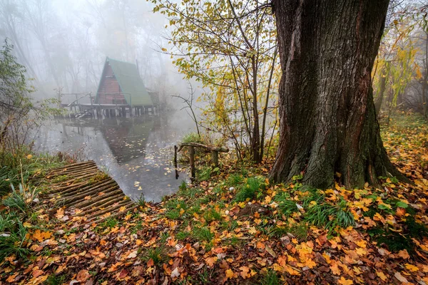 Hütte Wasser Herbst Slowakei — Stockfoto