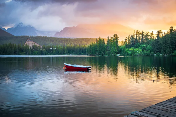 Jezioro Szczyrbskie Parku Narodowym Tatry Wysokie Zachodzie Słońca Słowacja Europa — Zdjęcie stockowe