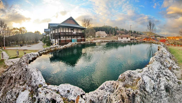 Travertine Gölü 'nün sıcak suyu Vysne Ruzbachy, Slovakya' ya yakın.