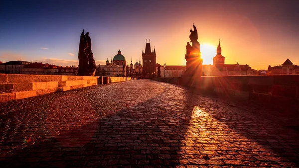 Karlův Most Sochami Při Východu Slunce Praze — Stock fotografie