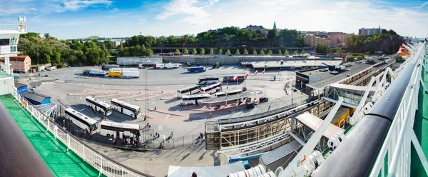 İsveç, Stockholm, 30 Ağustos 2016. Stockholm viking satırından üst güverteye otobüs yolcu feribot açılış nereye Feribot İskelesi görünümünü