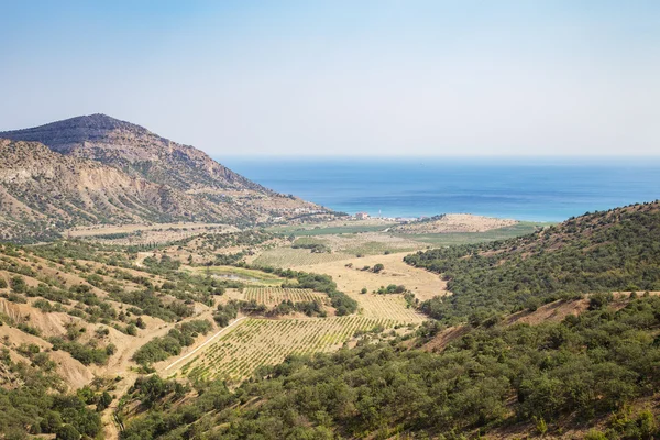 Місто в горах на березі Чорного моря — стокове фото