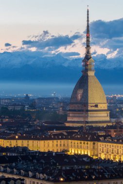 Torino Fc garnet renklerle Mole Antonelliana 