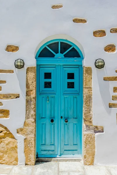 A traditional colored door on the cyclades islands — Stock Photo, Image