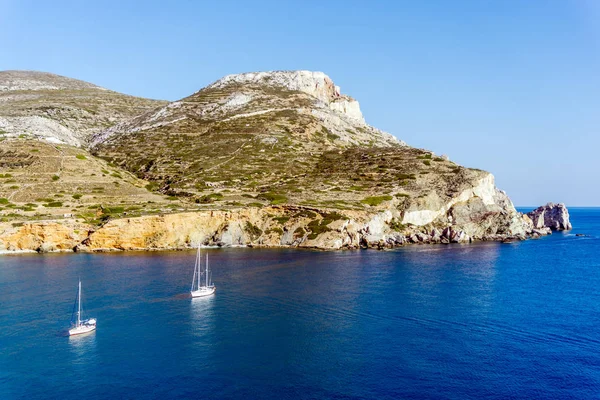 Plaży Agali, wyspie Folegandros, Cyklady, Grecja latem — Zdjęcie stockowe