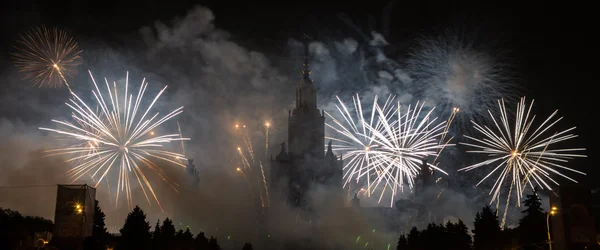 Moscú, Rusia - 25 de septiembre de 2016: Fuegos artificiales en el festival  " —  Fotos de Stock