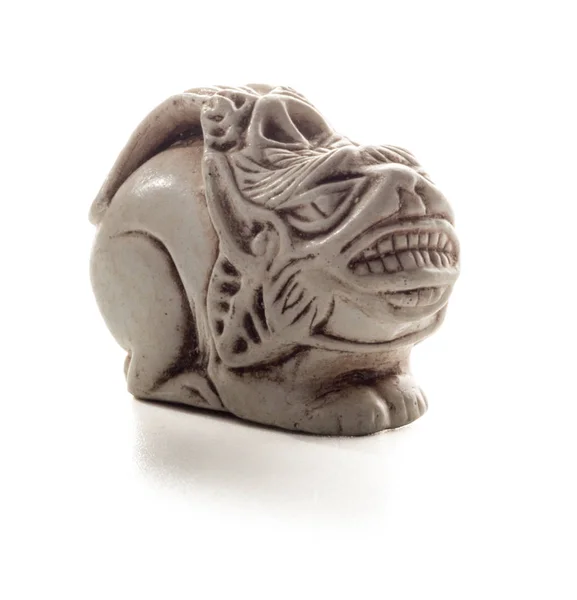 Kleine Japanse accessoire van een mythische beest. Een miniatuur-sculpt — Stockfoto