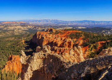 Yakışıklı kaya oluşumu. Hoodoos Bryce Canyon Milli Parkı'nda. 