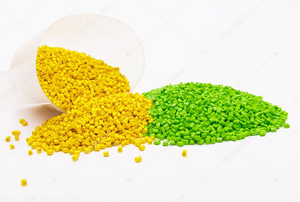 Green and yellow plastic pellets scattered from the measuring Cu