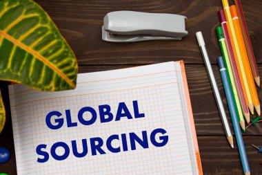 Defter bir notlar Global Sourcing Office ile masa ile 
