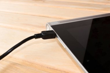 Tablet şarj. Pil nasıl şarj edilmeli.
