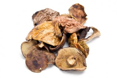 Kurutulmuş mantar beyaz arka plan portre üzerinde. Çörek, turuncu-cap çörek