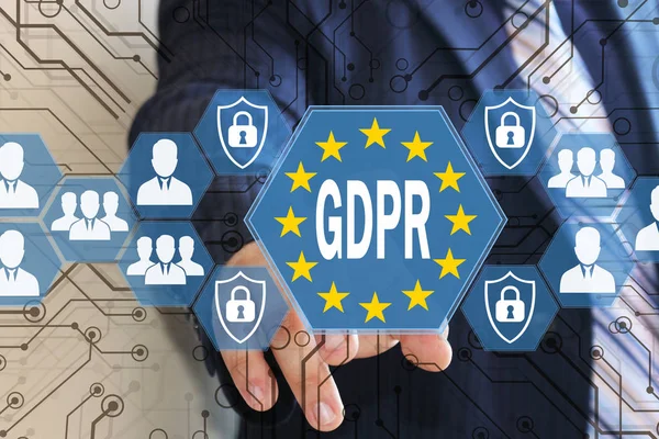 Бизнесмен выбирает GDPR на сенсорном экране. — стоковое фото