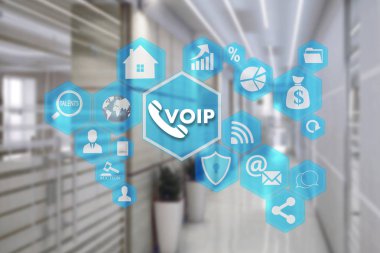 Ofis bir bulanıklık arka plan ile dokunmatik ekran üzerinde voip. İnci