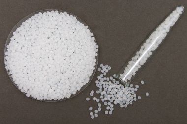 Şeffaf polietilen granül. Plastik granül. Plastik ham 