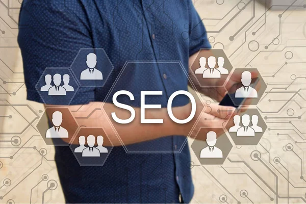 Arama Motoru Optimizasyonu. SEO bir bulanıklık b ile dokunmatik ekranda