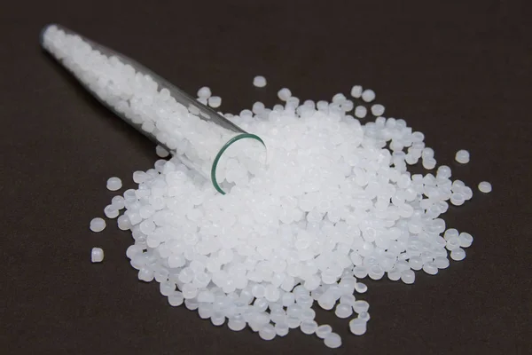 Şeffaf polietilen granül plastik granül. Plastik ham 