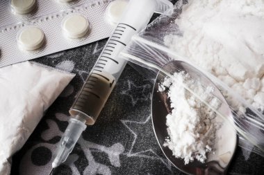 Opioid salgın. Opioid hapları. Uyuşturucu kavramı. Şırınga prepa