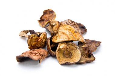 Kurutulmuş mantar beyaz arka plan portre üzerinde. Çörek, turuncu-c