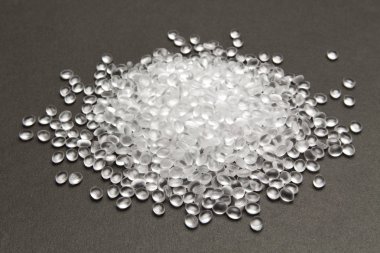 Şeffaf polietilen granül kara günü. HDPE plastik granül.