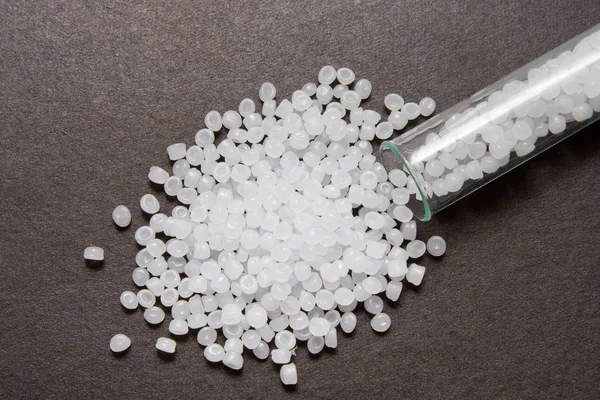 Plastik granül. Şeffaf Polietilen granül. Plastik hammadde .