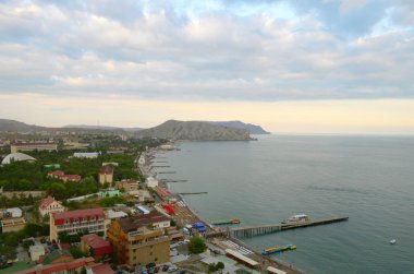 Deniz Manzaralı plaj ve dağ