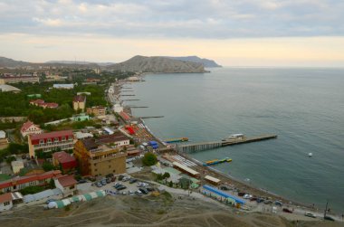 Deniz Manzaralı plaj ve dağ