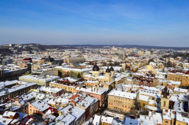 Kış kar, Ukraine.Lviv (Lvov), Doğu Ukrayna - city hall Saat Kulesi şehrin görünümünü kapsadığı Lviv Panoraması