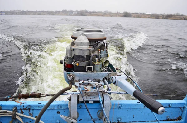 Boat Engines boat wake and outboard engine