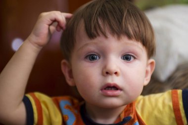 Sürpriz çocuk. portre