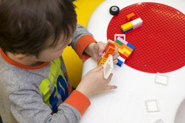 Çocuk tasarımcı toplar. Kids hareket anaokulu ya da evde