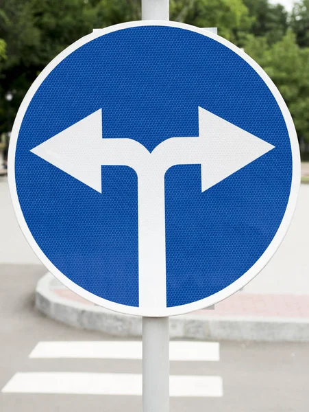 yol işareti, sokakta açmak