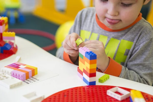 Çocuk tasarımcı toplar. Kids hareket anaokulu ya da evde