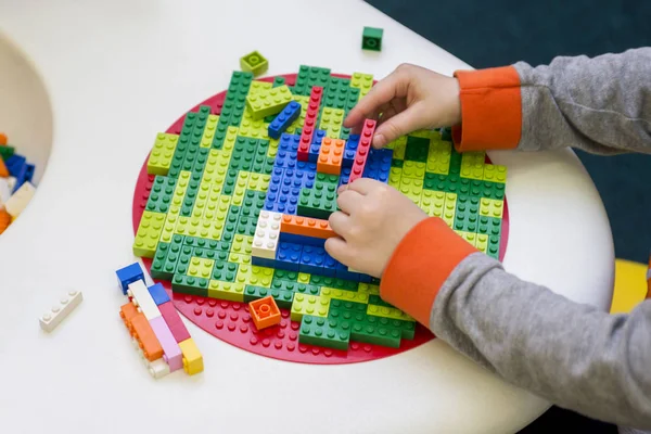 Çocuk tasarımcı toplar. Kids hareket anaokulu ya da evde