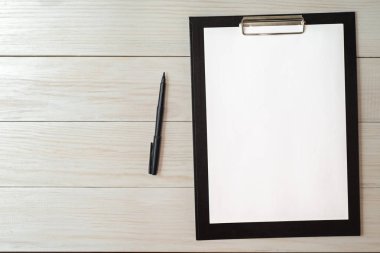 Ahşap Pano üzerinde boş kağıt arka plan boş alan ile