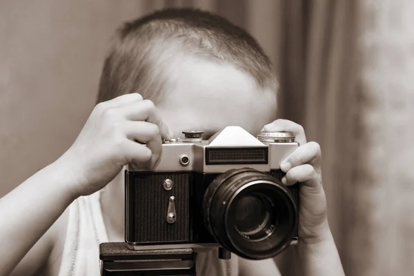 Child with vintage camera — Stock Photo, Image