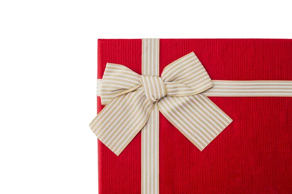 Presente cajas en el concepto de vacaciones de tarjetas de felicitación de fondo blanco. Regalo de Navidad o cumpleaños. Concepto de ventas y compras — Foto de Stock