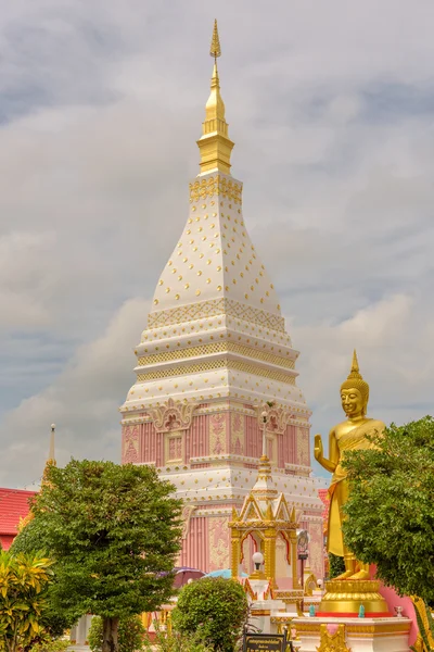 Wat Phra que Renu Nakhon templo . — Fotografia de Stock